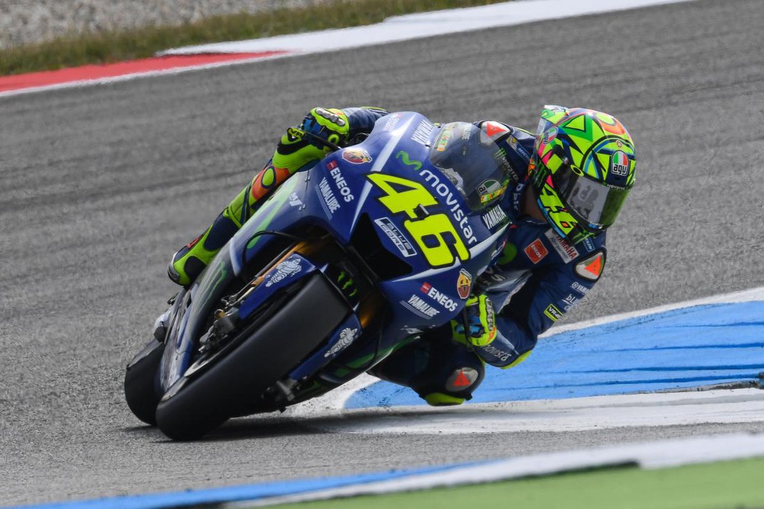 MotoGP 2017 - TT Assen (Holandsko) - v premenlivom počasí vyhráva Rossi, Vi&#241;ales stráca priebežné vedenie