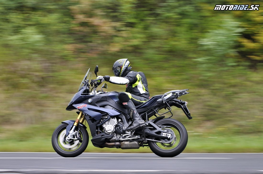 Test divokého superšportového turistu BMW S 1000 XR 2017