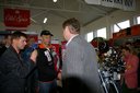 Odovzdávanie Dakarskych KTM, Adamoto, Kosice - Igor Adamčík odovzdáva Jarovi motorku