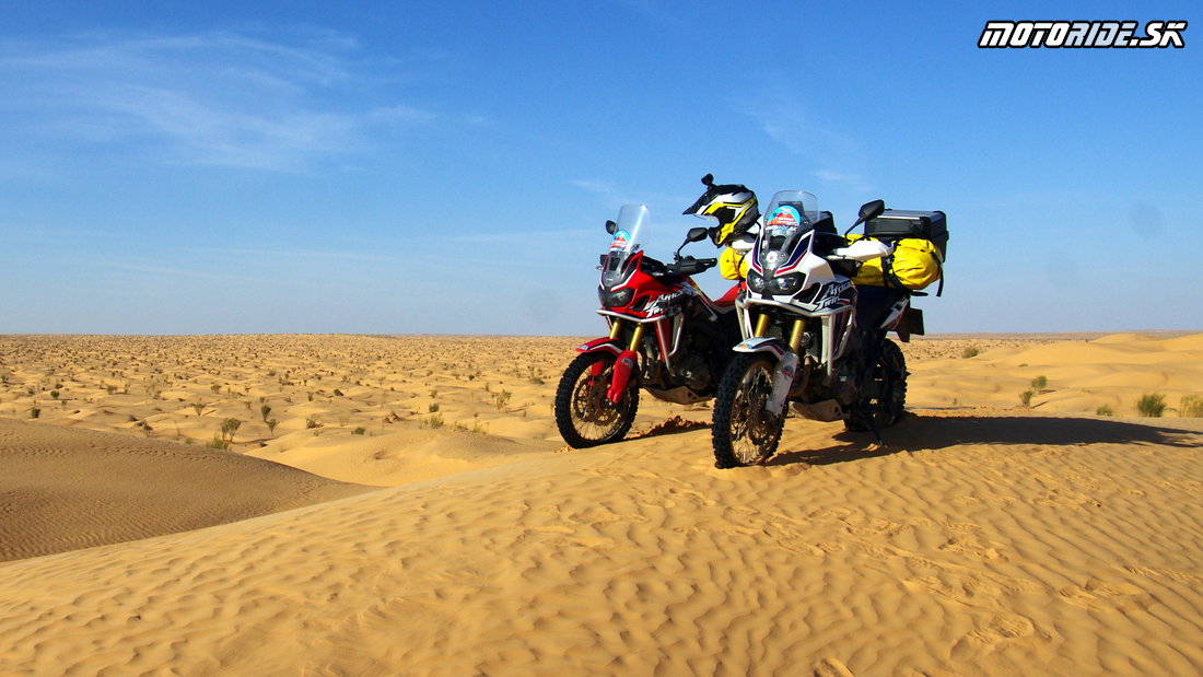 Na hranici parku Djebil, Erg Gran Oriental, Tunisko - Africa Twin Tunisia Adventure