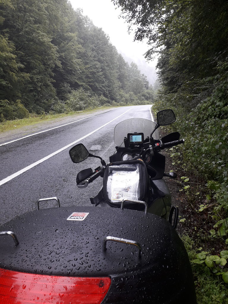 A prší...cesta na Transalpinu