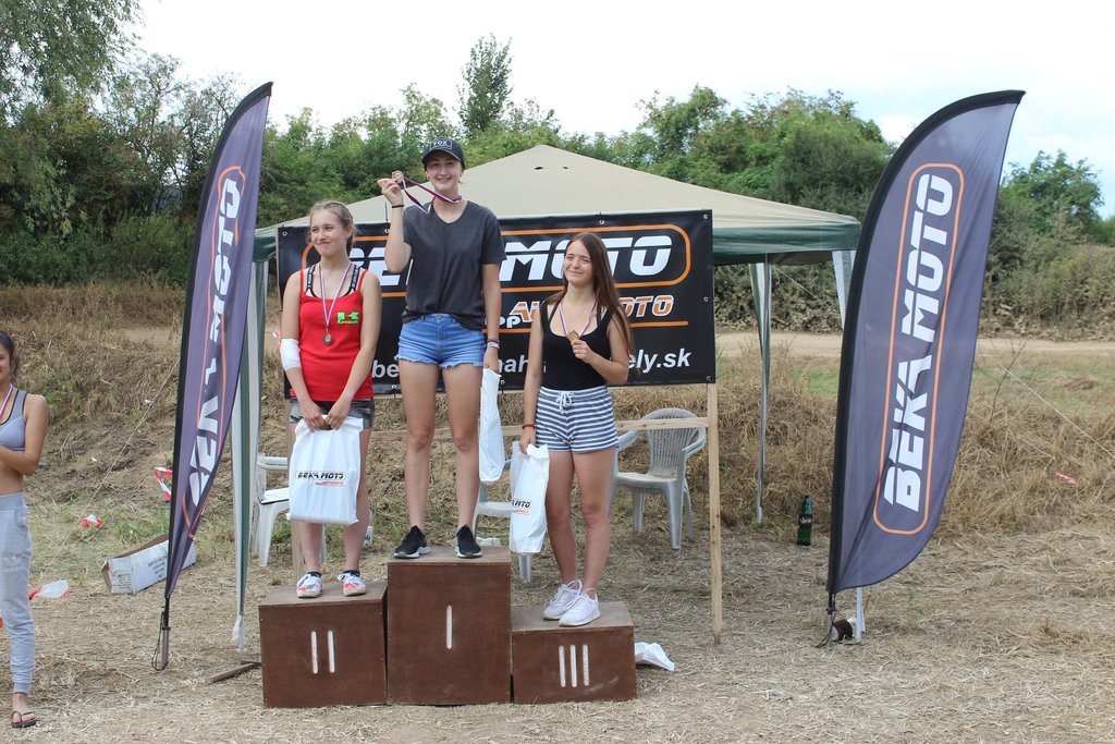 BEKA MOTO Pionier cross Čifáre 3.8.2019 Víťazi kategórie deti špecial 1. Petra Klampariková 2. Adriana Angermayerová 3. Dominika Petríková