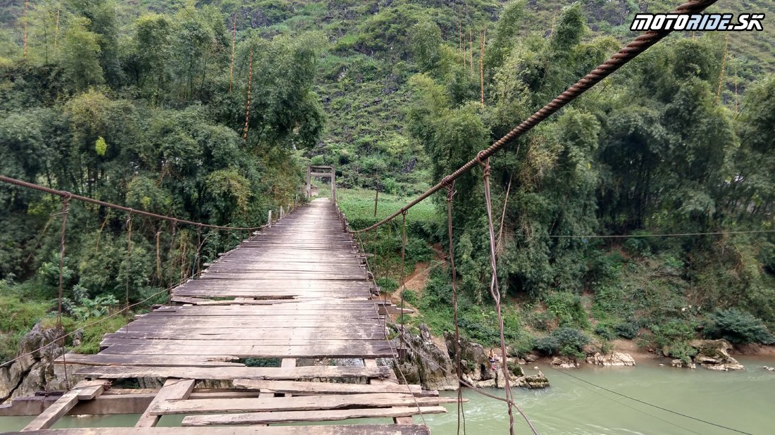 Sú aj mosty po ktorých sa vám jazdiť nechce - Z Ha Giang cez Yen minh chalenging road a haďou stezkou do sopečného pohoria - Naživo: Vietnam moto trip 2019