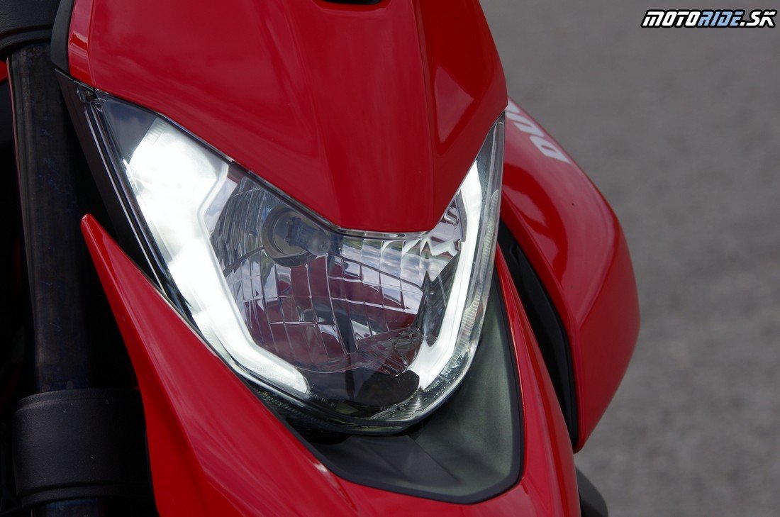 Prekvapivo dobre svieti aj v noci - Ducati Hypermotard 950 2019