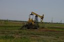 Rusko celá oblasť je plná ropných vrtov, ropných polí a rafinérií