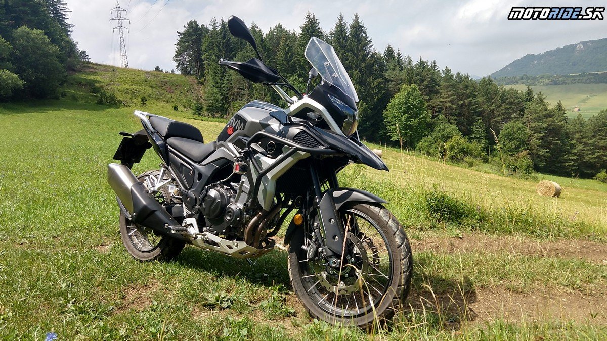 Dostupné a dobre vybavené cestovné enduro - RVM 500 by Jawa! (2021)