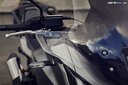 Bočný deflektor skvele smeruje viator mimo rúk jazdca - Zábavný sport-touring Honda NT1100 2022