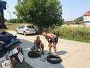 Jurumleri, Macedónsko - výmena pneu 2