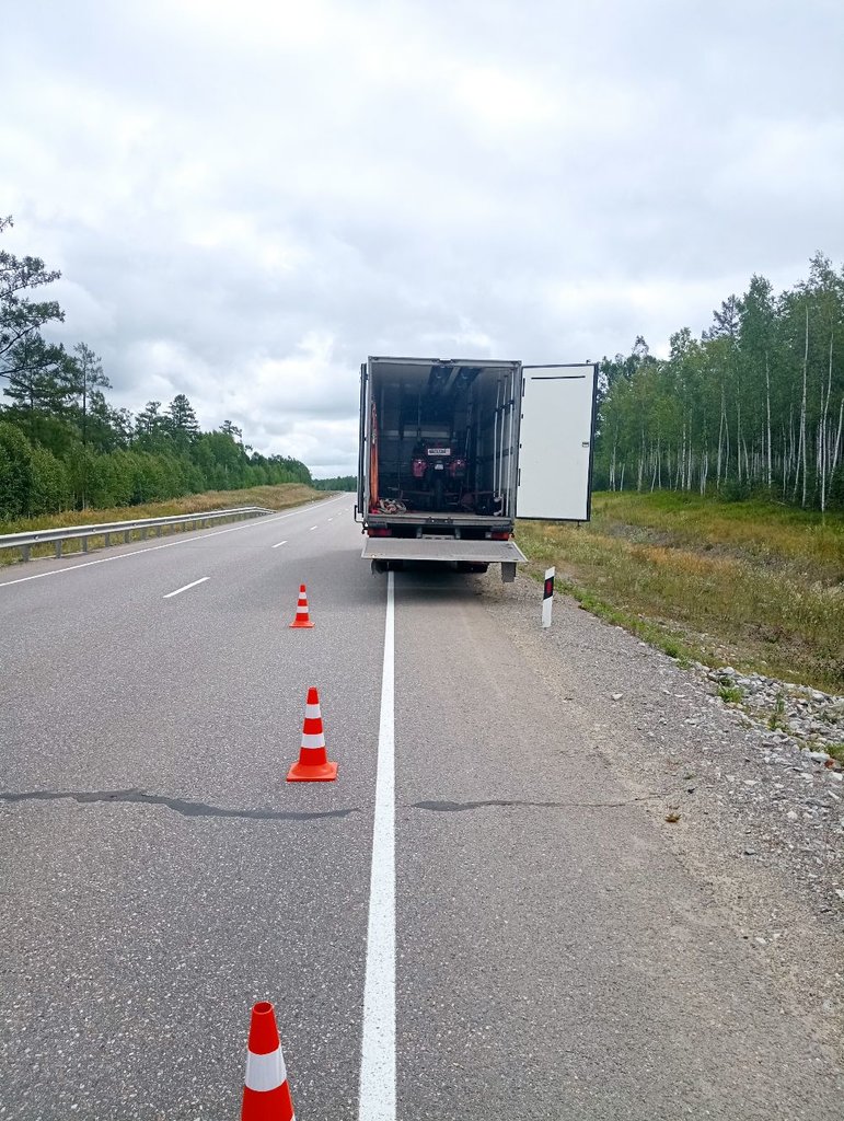 Ivan naloží motorku a ideme do servisu