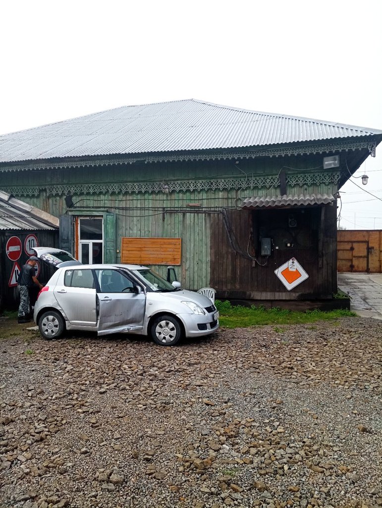 Sergej a jeho zánovné auto...