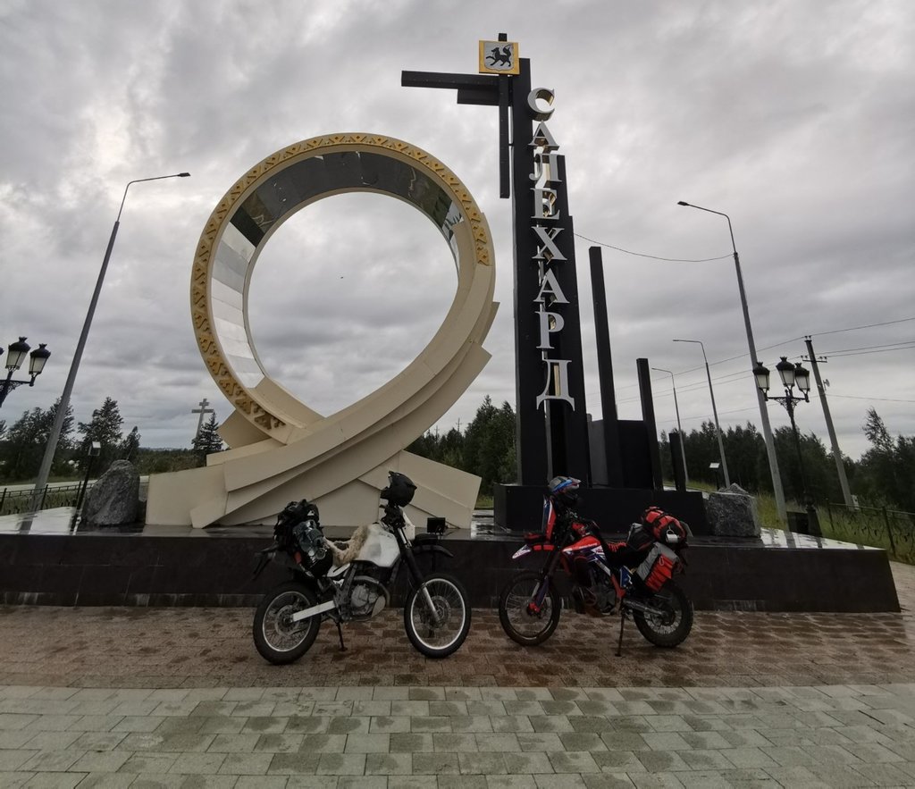 ...hlavné mesto jamalo-neneckého autonómneho okruhu mesto Salechard, sme na hranici polárneho kruhu...