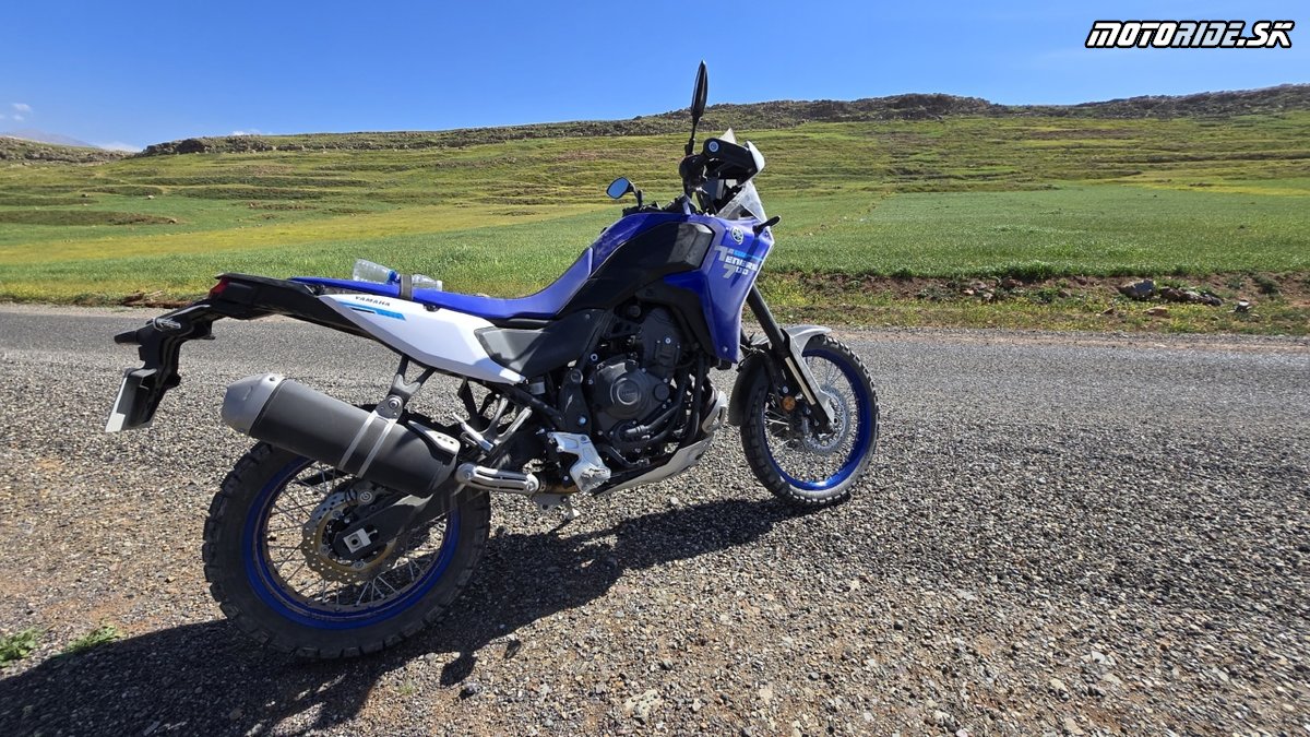 Štandardná Ténéré 700 - prvé dojmy s Maroka - Naživo: Testujeme Yamaha Ténéré 700 a 700 Rally 2025 v Maroku