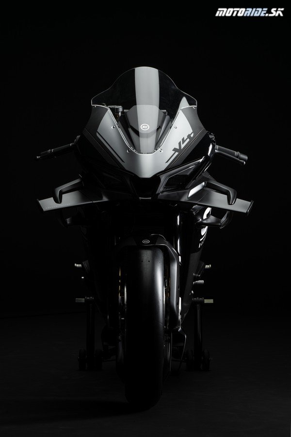 CFMOTO V4 SR-RR PROTOTYPE Studio 7