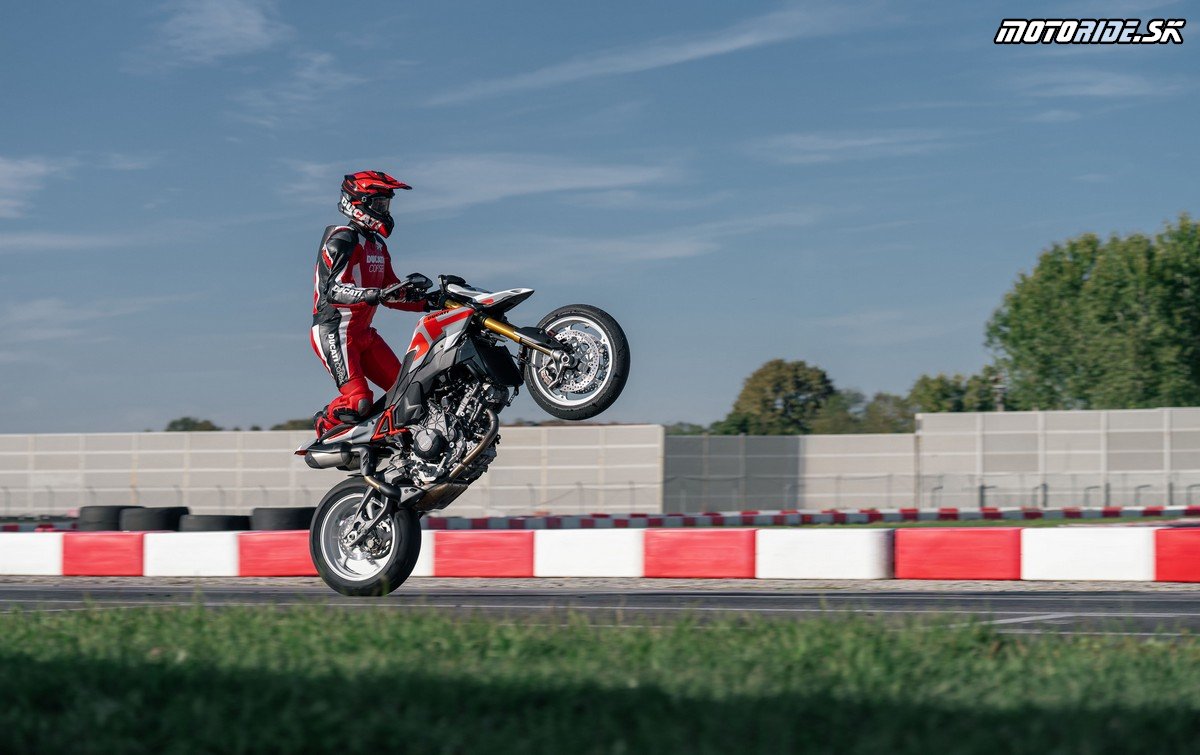 MY26 HYPERMOTARD V2S DYNAMIC  8  1 UC874034 Mid