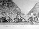 Propagačné foto pred pyramídami