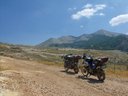 Pohorie Tomorrit - Na ceste vo výške 2300 m.n.m 80 km vzdušnou čiarou od mora