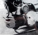 zdedený karburátor z J 359 na prvých modeloch