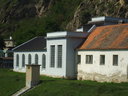 budova múzea a obytného domu od mosta cez rieku Dyje