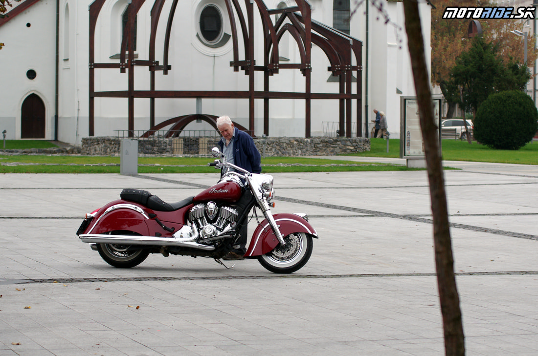 Indian Chief Classic 2014 - aj tento pán ho považoval za veterán. Až bližší pohľad naznačí že ide o znovuzrodenie