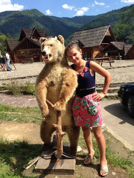Dievča sa volala Máša, tak sme si ju museli odfotiť s medveďom