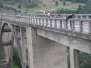 Ohromný most nad riekov Tara v Čiernej Hore a v pozadí Zipline