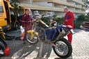 Odstrojená Ivanova motorka pred súťažou