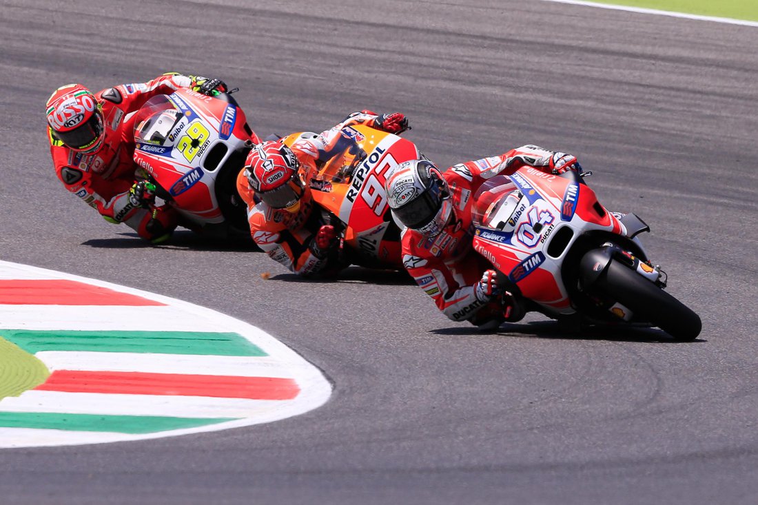 MotoGP 2015 VC Talianska - Marquez medzi Ducatkami