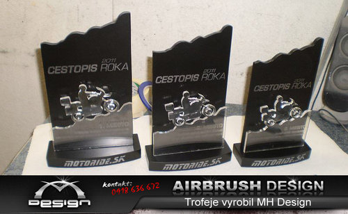  Trofeje pre víťazov ankety Cestopis Roka 2011