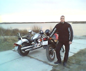  Tu som ja, moja moto a kamošová Yamaha DragStar 1100. 