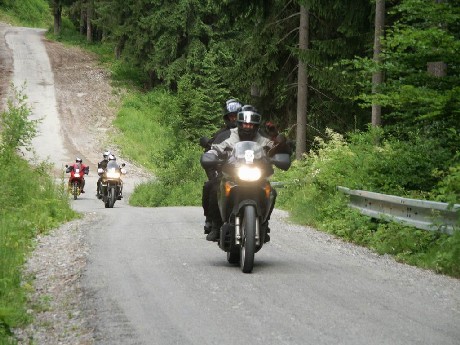  Cesta vhodná pre Transalp - rozbitá lesná cesta, ktorá vedie z múzea kysuckej dediny na Oravskú Lesnú z juhu