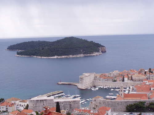  Dubrovnik Stari Grad a v pozadí Lokrum