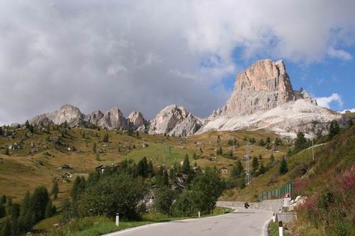  Stúpanie na Passo Giau z juhu