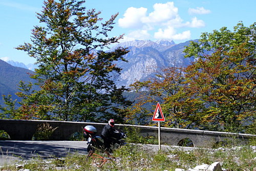   Severná rampa Passo Rest, aj odtiaľ sú rešpekt vzbudzujúce pohľady do doliny