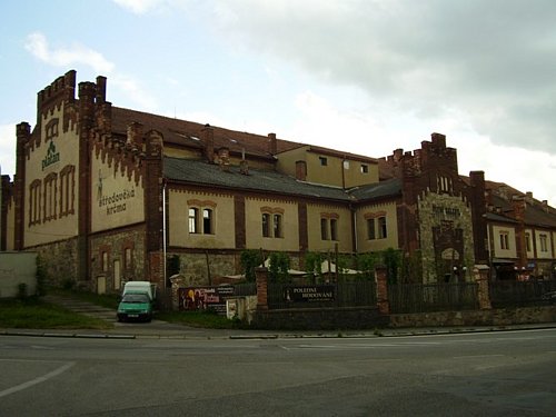  Budova kde sídlia Bikerscrown a krčma.