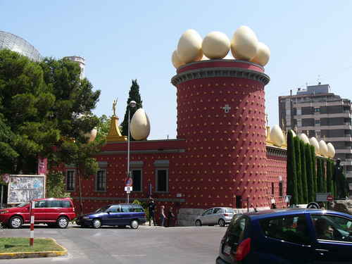  Muzeum Salvatore Daliho vo Figueres
