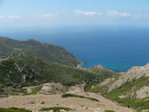  Západné pobrežie Sardínie, skaly, serpentíny, more  a dobré cesty.